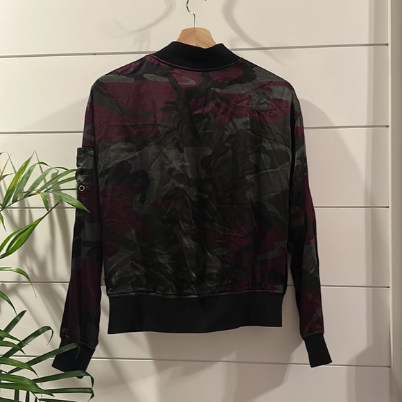 NWT Evereve Marrakech ANTHROPOLOGIE Satin Camo Bomber X Small - Picture 6 of 7